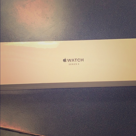 Apple Watch series 3 38mm brand new - Picture 1 of 2